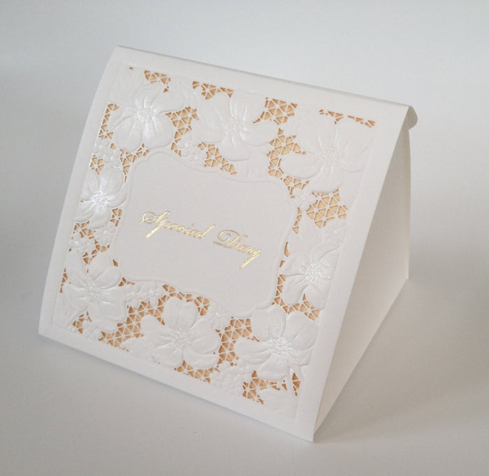 10 pcs Beautiful Lace Ivory Wedding Favors Favour Candy Package Box Boxes Almond Sweet Flower Floral