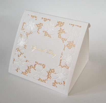 10 pcs Beautiful Lace Ivory Wedding Favors Favour Candy Package Box Boxes Almond Sweet Flower Floral