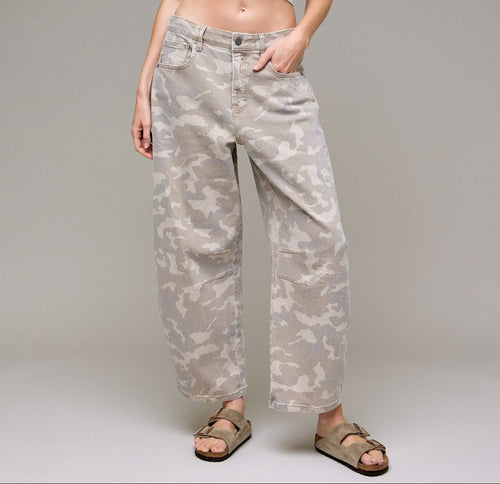 Hidden Cropped Barrel Jean