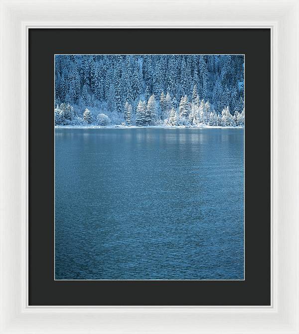 13.5" x 16" / White / Black