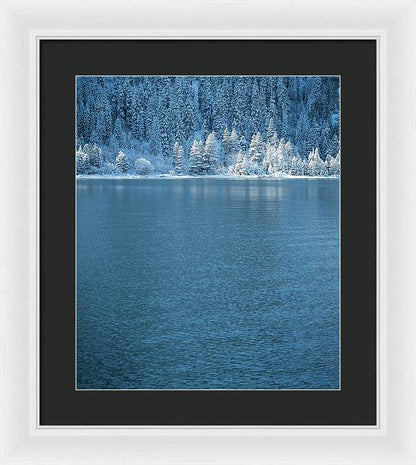 13.5" x 16" / White / Black