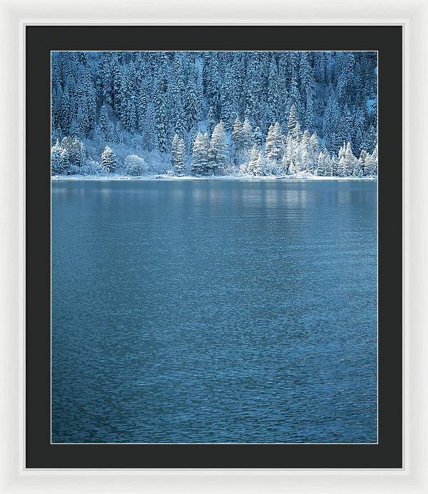 25" x 30" / White / Black