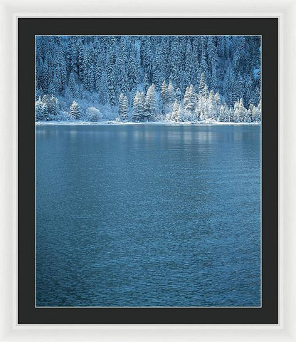 25" x 30" / White / Black