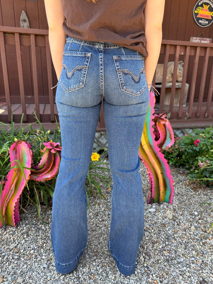 Rock & Roll Cowgirl Women's Flawless Fit Signature Pocket High-Rise Trouser Jeans BW5HD07211
