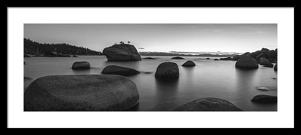 30.000" x 10.625" / Black / White