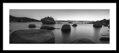 30.000" x 10.625" / Black / White