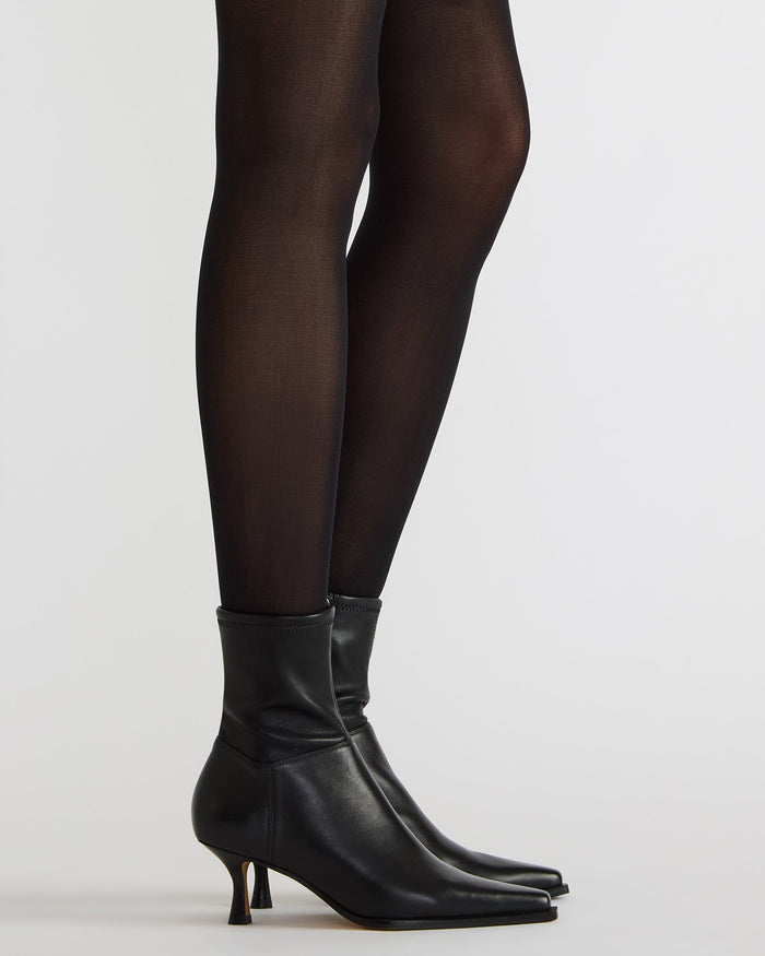 STASIA BLACK